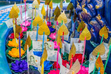 Thai Krathong tapınağının yanında Wat Khao Phra Khru Si Racha Bölgesi Chonburi Tayland Asya