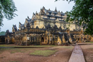 Mandalay Myanmar Burma yakınlarındaki Inwa Ava 'daki Maha Aung Mya Bonzan Manastırı.
