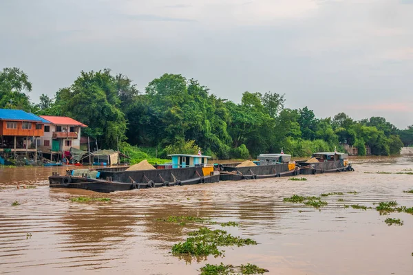 Ayutthaya Tayland ve Güneydoğu Asya, Chao Phraya Nehri 'ni ziyaret edin.