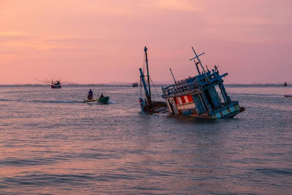 Stará Loď Při Západu Slunce Moři Thajském Zálivu — Stock fotografie