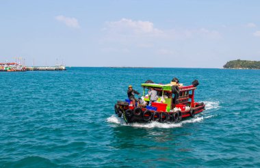 Tayland Körfezi, Koh Sichang 'da bulunan Tayland adasına giden erzak gemisi, Si Racha civarındaki Chonburi bölgesinde yer alan bir adadır..