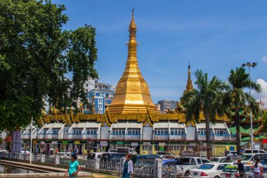 Yangon 'daki Sule Pagoda, Burma Asya' dan önce Rangoon Myanmar 'dan önce.