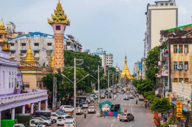 Yangon 'daki Sule Pagoda, Burma Asya' dan önce Rangoon Myanmar 'dan önce.