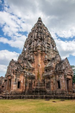 Tayland 'ın Buriram Asya bölgesindeki Prasat Hin Mueng Tum Tapınağı.