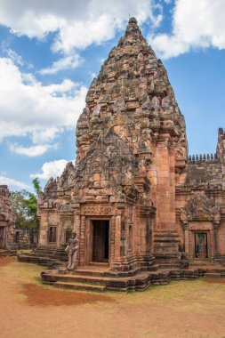 Tayland 'ın Buriram Asya bölgesindeki Prasat Hin Mueng Tum Tapınağı.