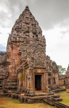 Tayland 'ın Buriram Asya bölgesindeki Prasat Hin Mueng Tum Tapınağı.