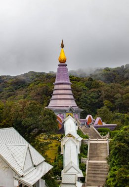 Doi Inthanon Tayland ve Asya 'daki Phra Maha Dhatu Naphamethinidon ve Naphaphonphumisiri Pagoda