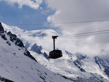 Chamonix Mont-Blanc Fransa Avrupa 'da teleferik.