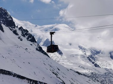 Chamonix Mont-Blanc Fransa Avrupa 'da teleferik.