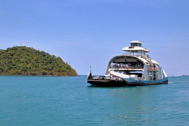 Feribot ya da Tayland adası gemisi Koh Chang Tayland ve Güneydoğu Asya