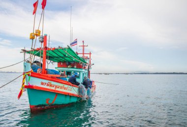 Tayland ve Güneydoğu Asya 'daki bir rıhtımda balıkçı tekneleri