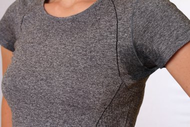 Kadın koltuk altı terleme spor. Terleme leke. Hipertiroidi kavramı