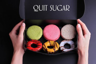 Kadın motivasyon ilham alıntı Quit şeker, tatlı yeter artık. Diyet, fitness, sağlıklı yaşam konsepti.