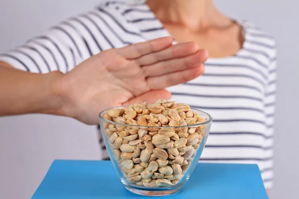 Conceito de alergia alimentar ao amendoim — Fotografia de Stock