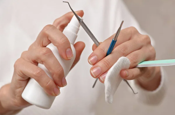 Narzędzia Manicure Pedicure Oraz Dezynfekcja Sprzętu Koncepcja Higieny Salonu Piękności — Zdjęcie stockowe