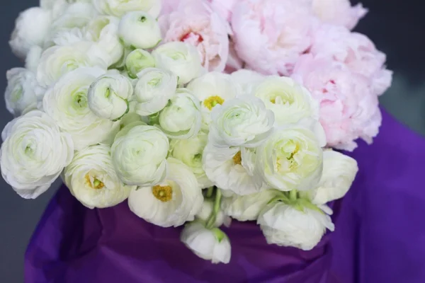 Peonia e rununcoli bouquet — Foto Stock