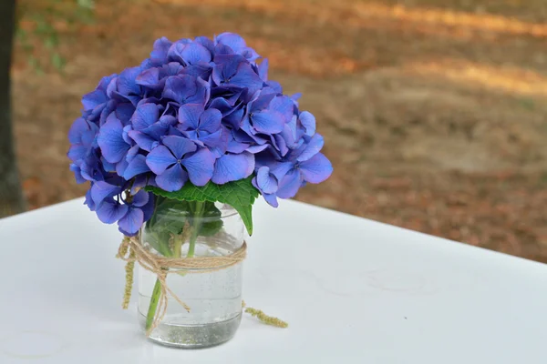 Bukiet hortensji niebieski. Jesienią ślub dekoracje kwiatowe — Zdjęcie stockowe