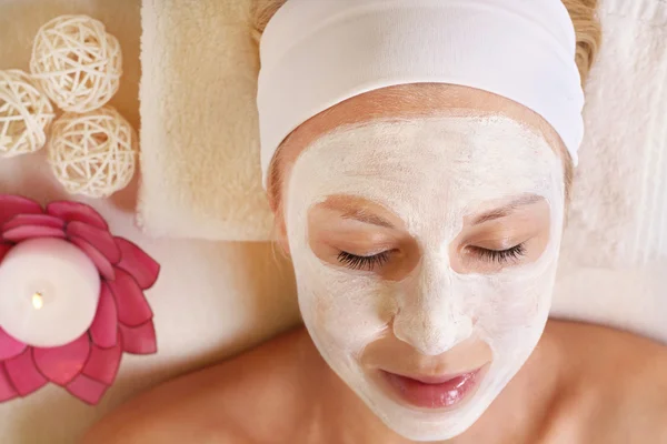 Young beautiful girl receiving facial mask in spa beauty salon.  Skin care, Beauty treatments. — Stok fotoğraf