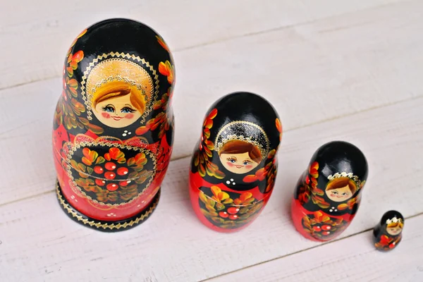 Russische Nistpuppen. Matrjoschka-Puppe, Souvenirs, Geschenke aus Russland — Stockfoto
