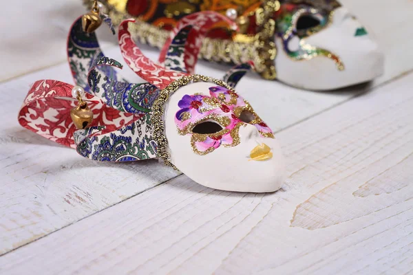 Venezianische Maske, Souvenirs, Geschenke vom italienischen Karneval. Reise, Urlaub und Urlaubskonzept — Stockfoto