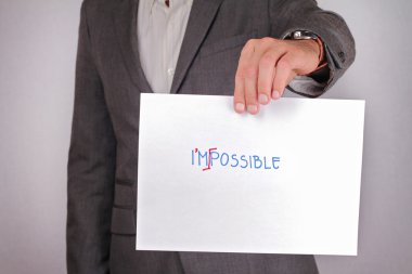 Word imkansız mümkün dönüştürmek nasıl gösteren işadamı eller yakın çekim. İş görme, başarı, takım çalışması, liderlik kavramı