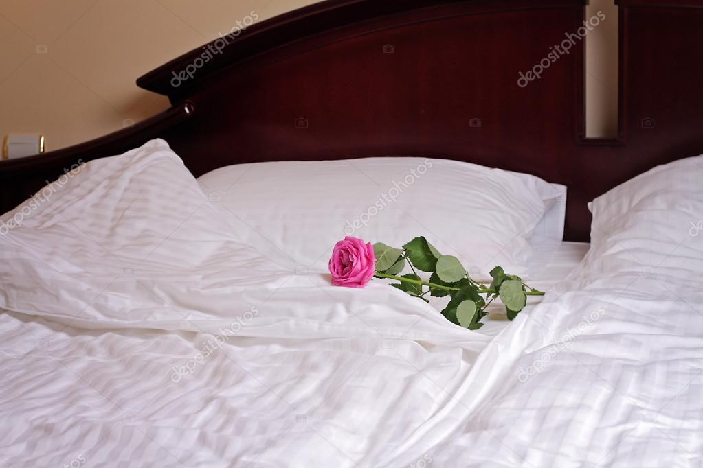 Honeymoon Suite Decoration Hotel Bed Decorated With Rose Flower Stock Photo By C Glisic Albina 89427900