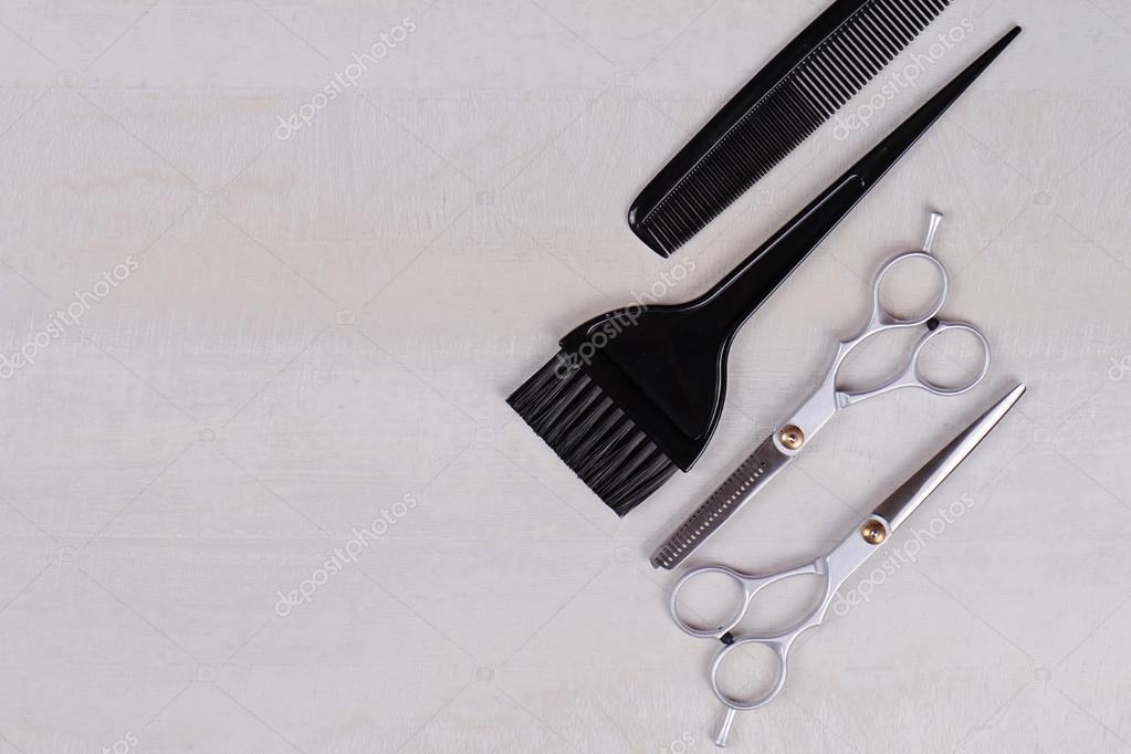 hair cutting scissors and comb