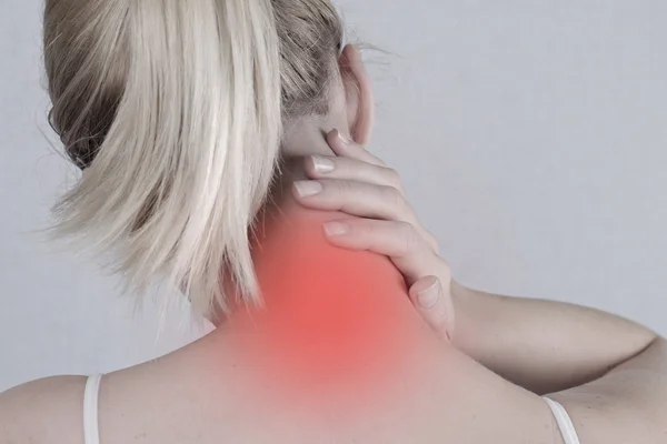 Woman with neck pain close up. Pain relief concept — Zdjęcie stockowe