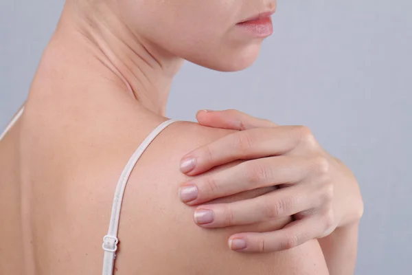 Acute pain in a woman shoulder. Pain relief concept — 图库照片
