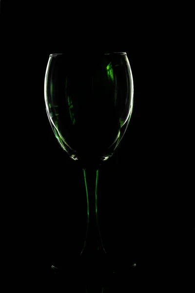 Trup skla s pestrobarevnou září světla na tmavém pozadí — Stock fotografie