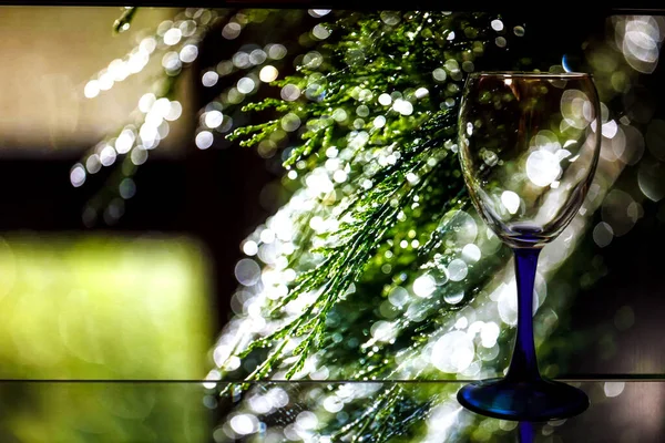 Güzel bir arka planda şarap için kristal cam — Stok fotoğraf