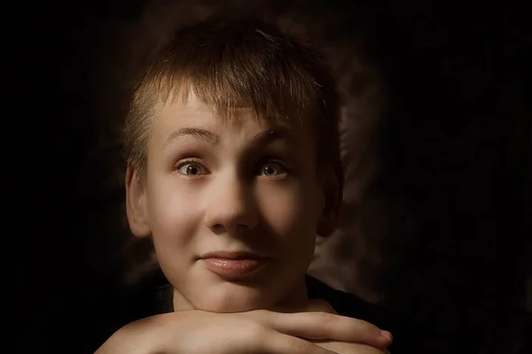 Retrato emocional de um jovem — Fotografia de Stock