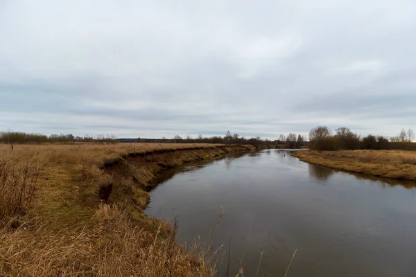 High-shore river against the sky — Stock Photo, Image