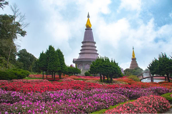 Phramahathat Napamathanidol Phramahathat Napaphol Bhumisiri Doi Inthanon Chaingmai Thailand — стоковое фото