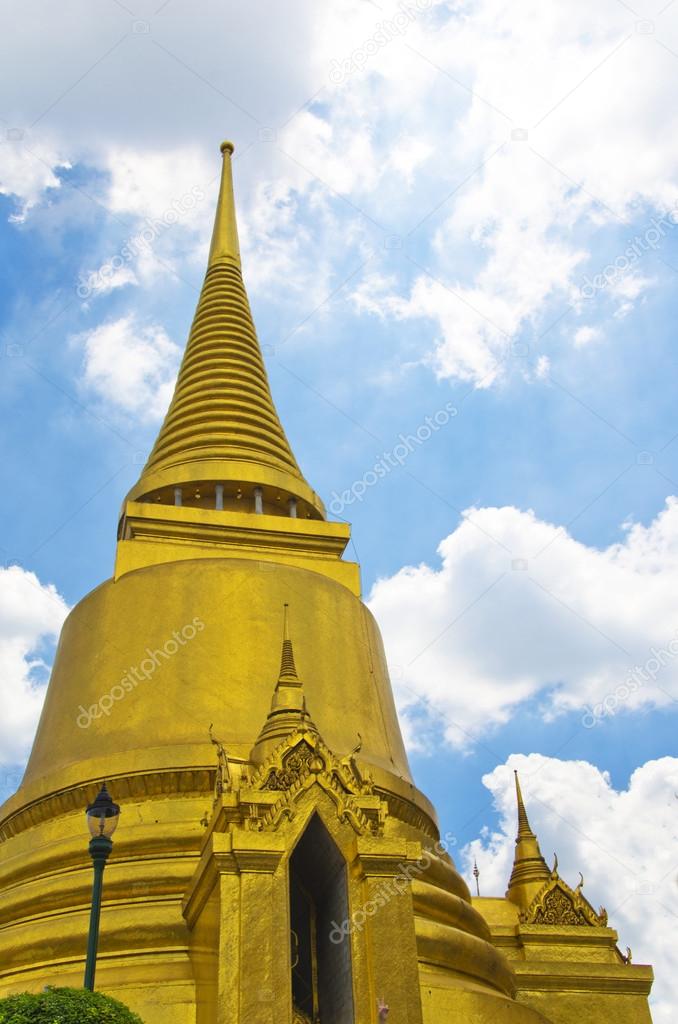 Smaragd-Buddha-Tempel, Bangkok, Thailand — Stockfoto © poonotsuke #74637999