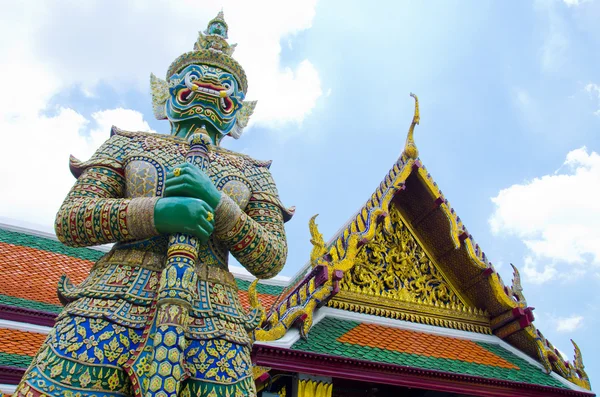 Гигант в храме Изумрудного Будды, Бангкок, Таиланд . — стоковое фото