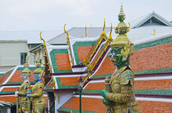 Gigante no templo de Buda Esmeralda, Bangkok, Tailândia . — Fotografia de Stock