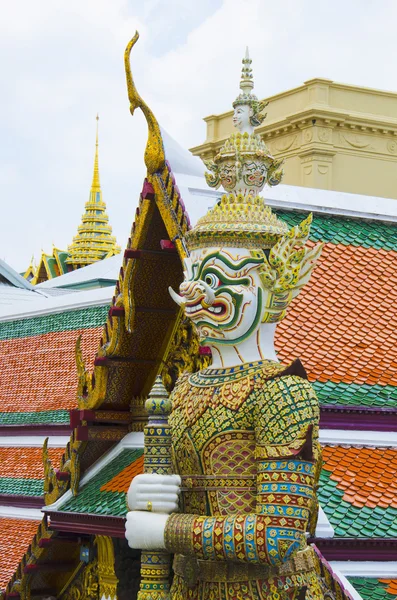 Gigante no templo de Buda Esmeralda, Bangkok, Tailândia . — Fotografia de Stock