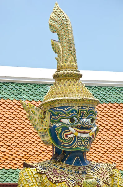 Gigante en templo de Buda Esmeralda, Bangkok, Tailandia . —  Fotos de Stock