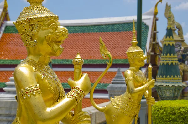 在曼谷，泰国佛寺猴子天使雕像 — 图库照片