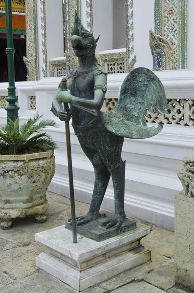 Half bird and human statue at Emerald Buddha Temple — Stock Photo, Image