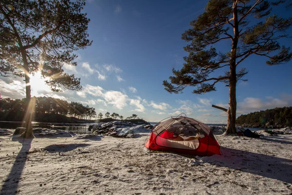 Sonniges Wintercamping Meer — Stockfoto
