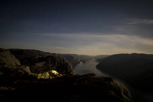 Ett Tält Med Utsikt Över Lysefjorden — Stockfoto