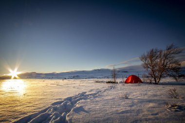 Kış Harikalar Diyarı 'nda gün batımı