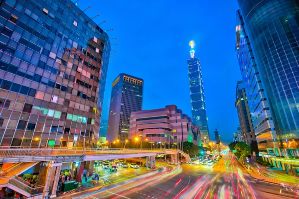 Taipei centro de la ciudad por la noche — Foto de Stock