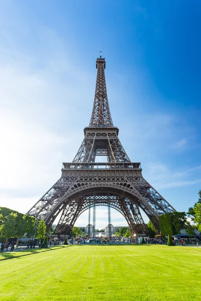 Az Eiffel torony Párizsban, Franciaországban — Stock Fotó