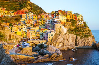 Cinque Terre - yaz aylarında Manarola Köyü