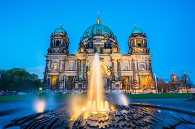 Berlin Cathedral, Berlin, Almanya geceleri
