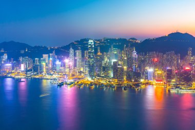 Hong Kong Victoria Limanı geceleri