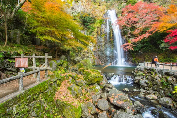 Otoño en la cascada Minoo en Kansai, Japón — Foto de Stock